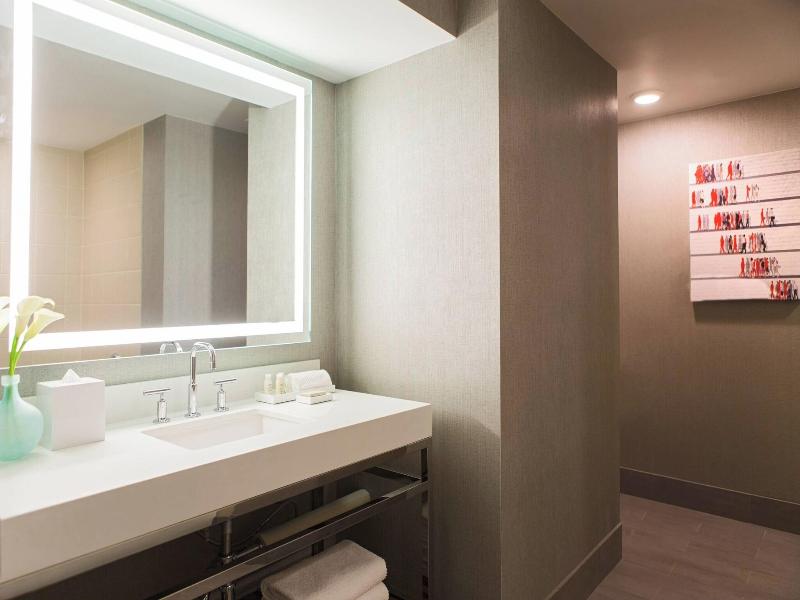 Renaissance Chicago Downtown Hotel image
