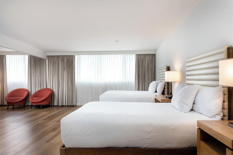 Luxe Sunset Boulevard Hotel image