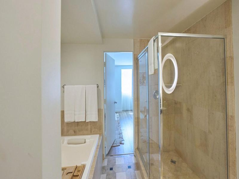 Luxe Sunset Boulevard Hotel image