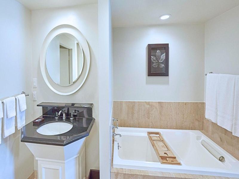 Luxe Sunset Boulevard Hotel image