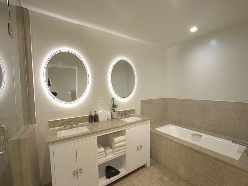 Luxe Sunset Boulevard Hotel image
