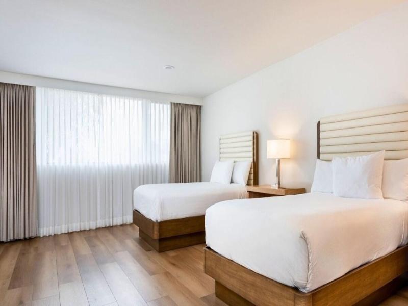 Luxe Sunset Boulevard Hotel image