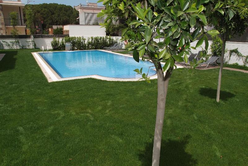 Royal Marina Gardens image