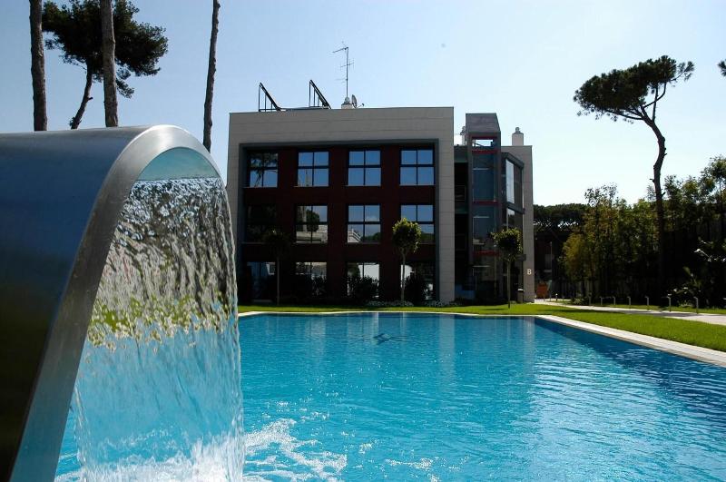 Royal Marina Gardens image