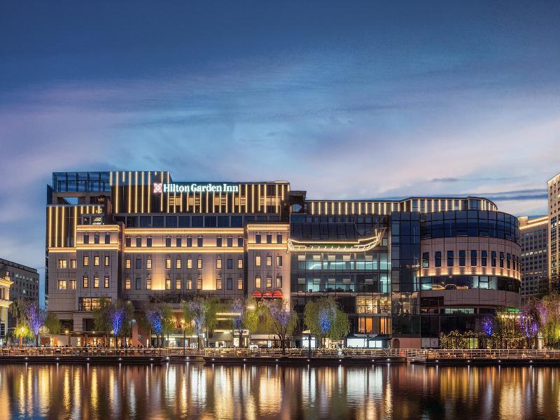 Hilton Garden Inn Beijing Liangma River image
