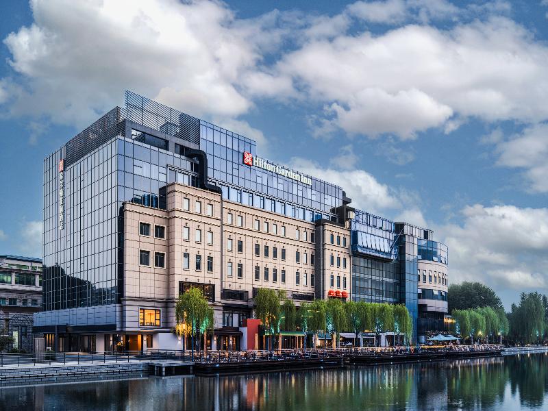 Hilton Garden Inn Beijing Liangma River image