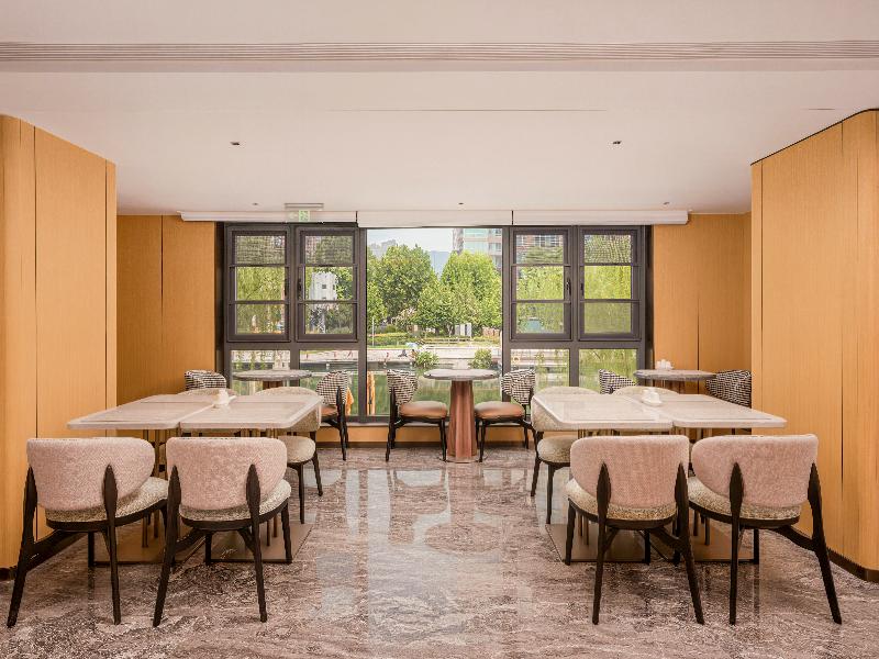 Hilton Garden Inn Beijing Liangma River image