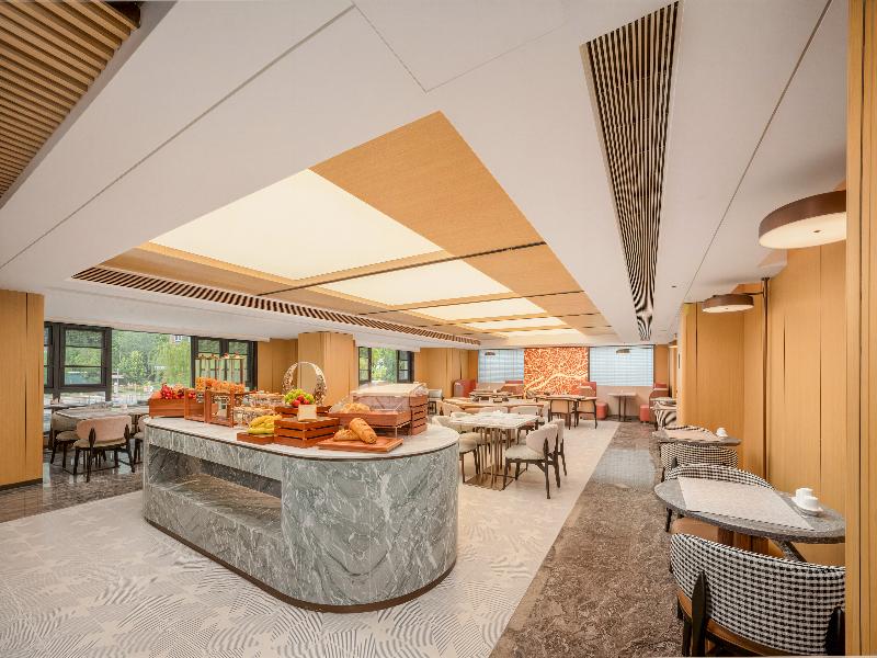 Hilton Garden Inn Beijing Liangma River image