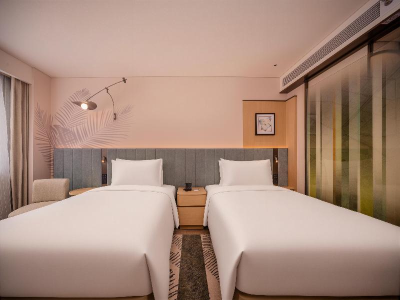 Hilton Garden Inn Beijing Liangma River image