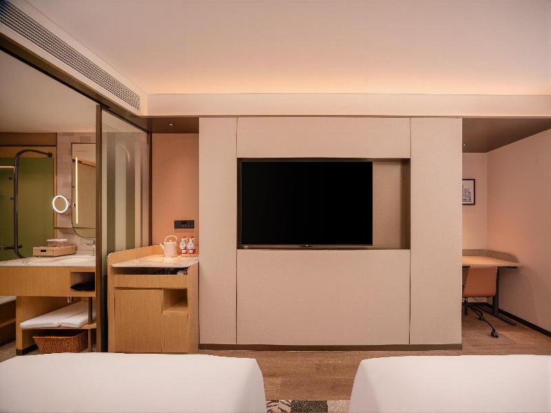 Hilton Garden Inn Beijing Liangma River image