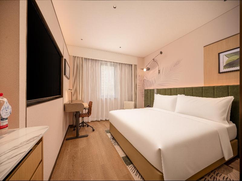 Hilton Garden Inn Beijing Liangma River image