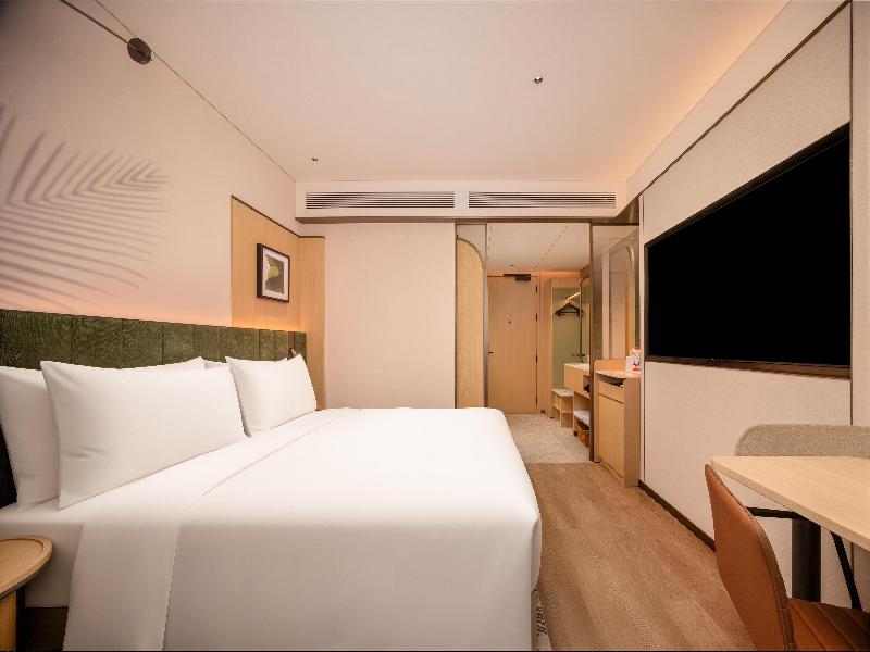 Hilton Garden Inn Beijing Liangma River image