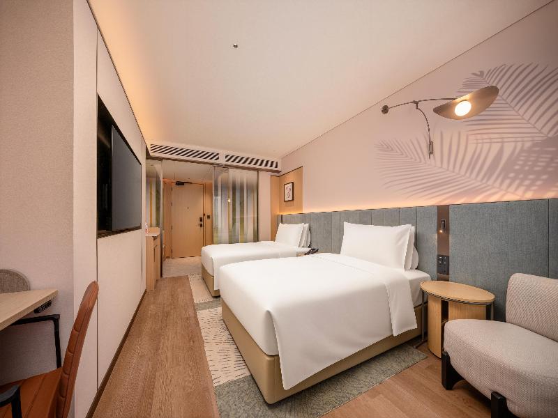 Hilton Garden Inn Beijing Liangma River image