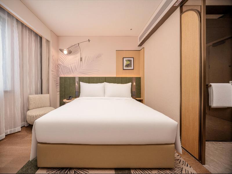 Hilton Garden Inn Beijing Liangma River image