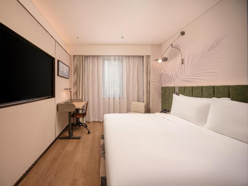 Hilton Garden Inn Beijing Liangma River image
