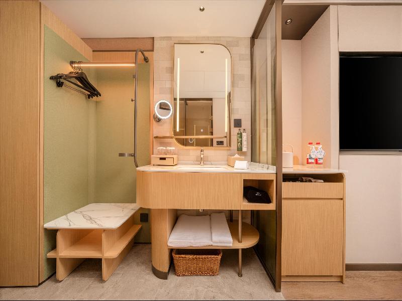Hilton Garden Inn Beijing Liangma River image