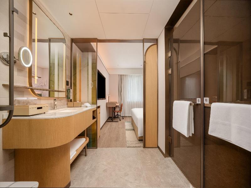 Hilton Garden Inn Beijing Liangma River image