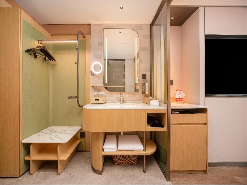 Hilton Garden Inn Beijing Liangma River image