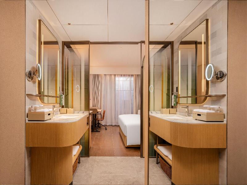 Hilton Garden Inn Beijing Liangma River image