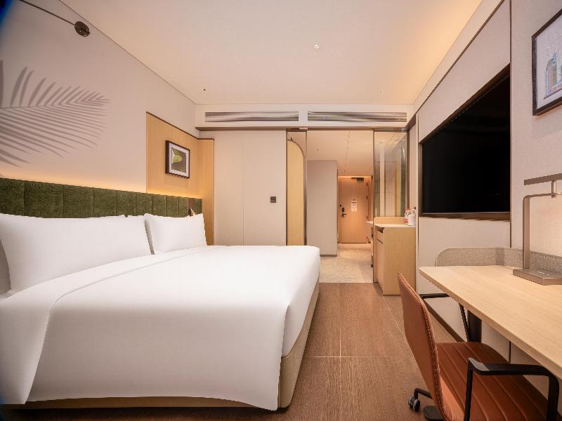 Hilton Garden Inn Beijing Liangma River image