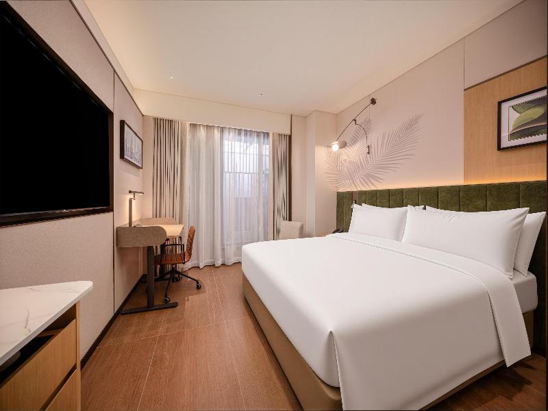 Hilton Garden Inn Beijing Liangma River image