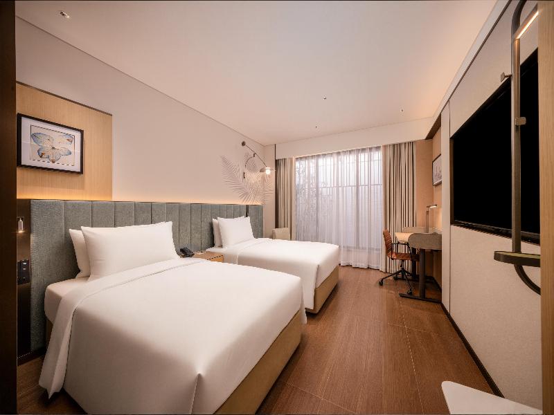 Hilton Garden Inn Beijing Liangma River image