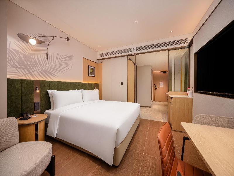 Hilton Garden Inn Beijing Liangma River image