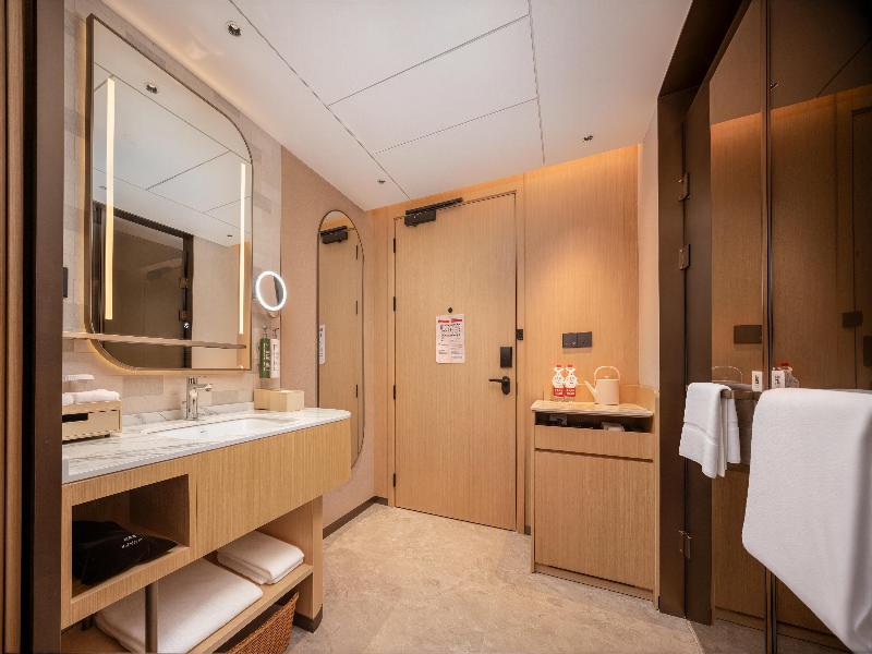 Hilton Garden Inn Beijing Liangma River image