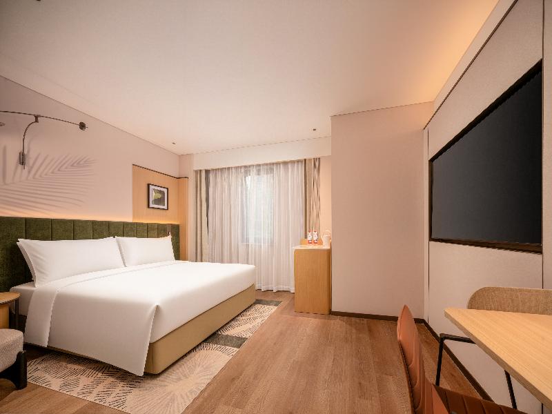 Hilton Garden Inn Beijing Liangma River image