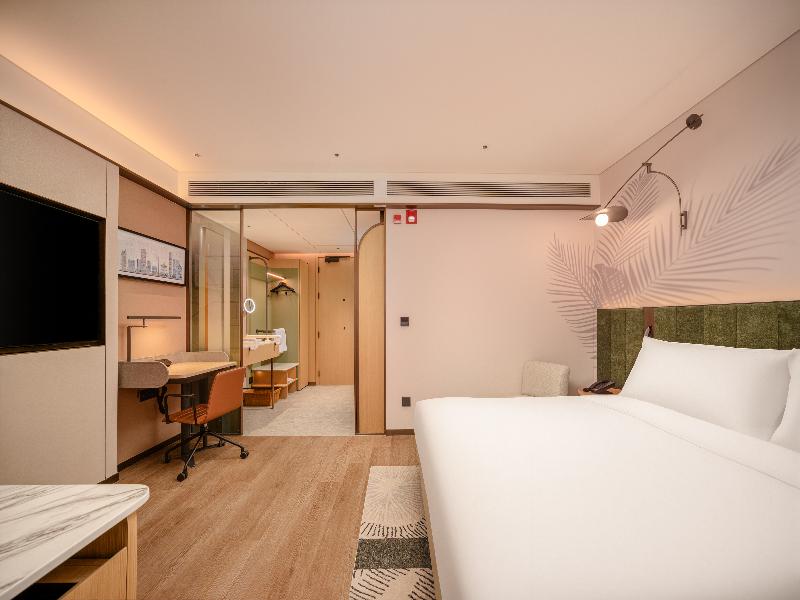 Hilton Garden Inn Beijing Liangma River image