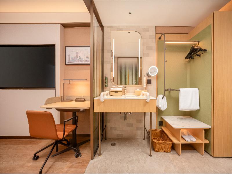 Hilton Garden Inn Beijing Liangma River image
