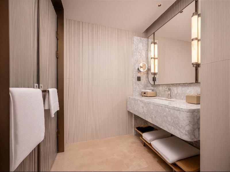 Hilton Garden Inn Beijing Liangma River image