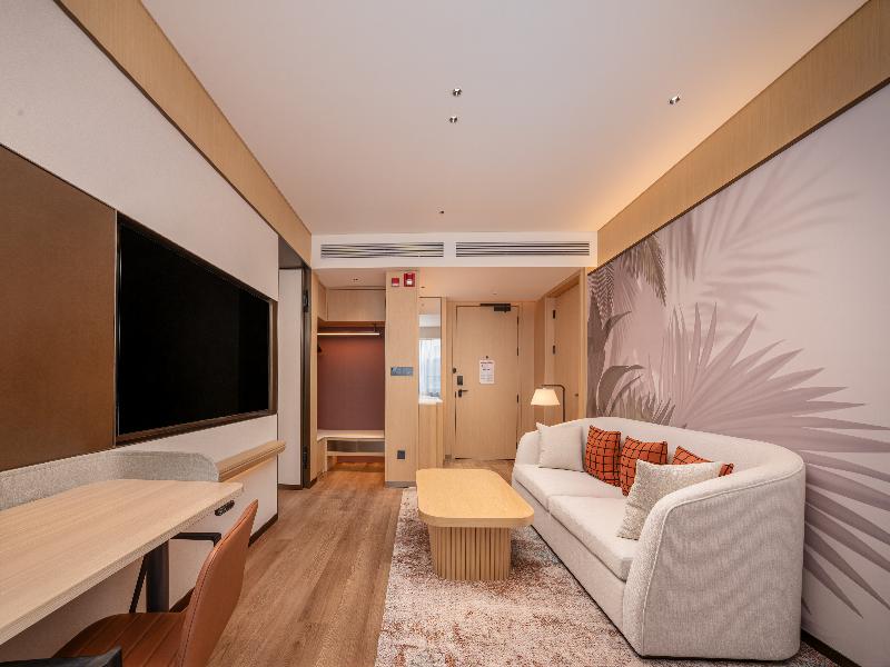Hilton Garden Inn Beijing Liangma River image