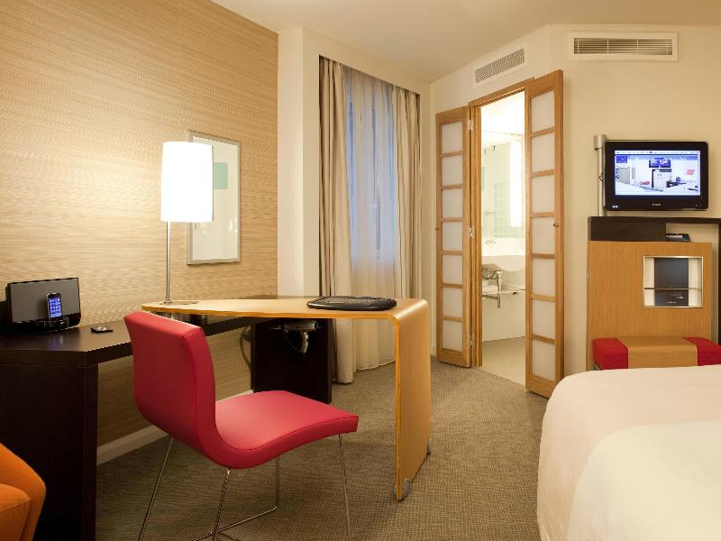 Novotel Liverpool Centre image