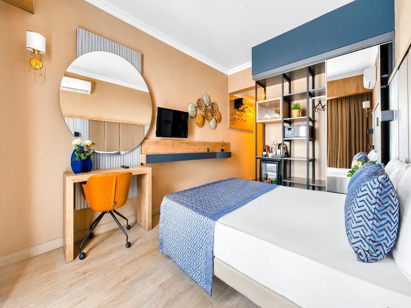 Numa Port Hotel image