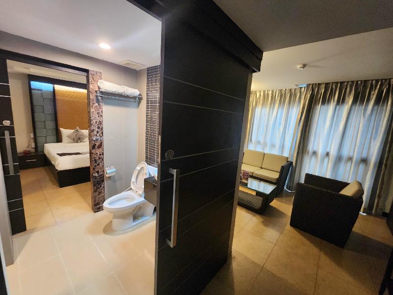 Skydome Resotel image