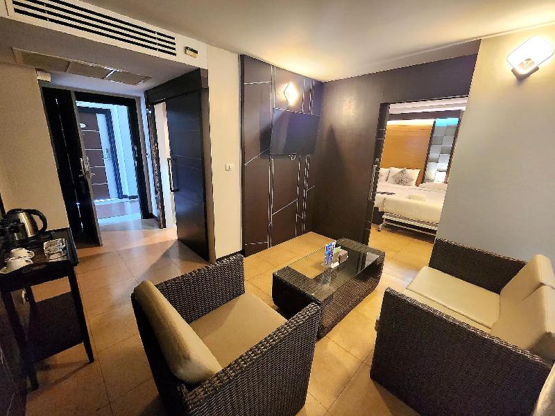 Skydome Resotel image