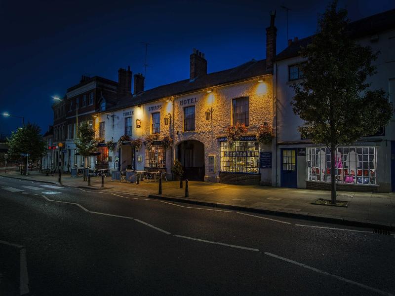 Three Swans Hotel image