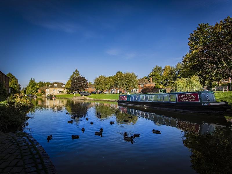 Three Swans Hotel image