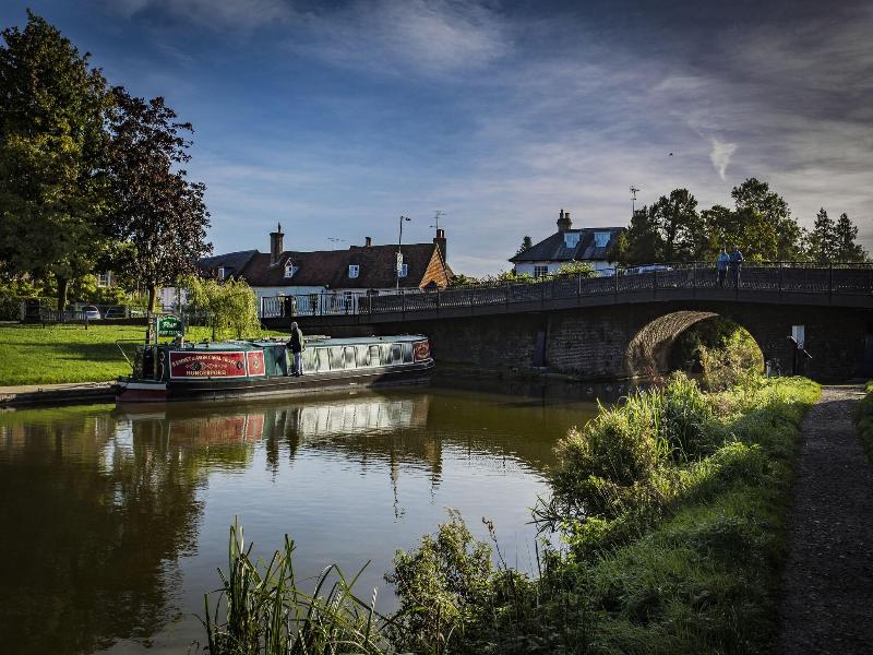 Three Swans Hotel image