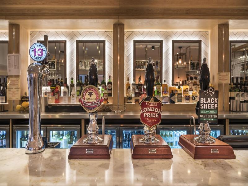 Three Swans Hotel image