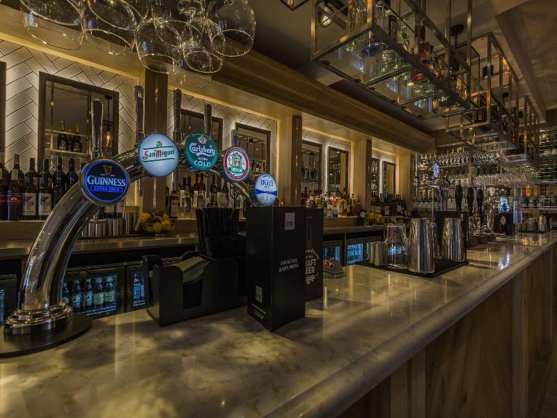 Three Swans Hotel image