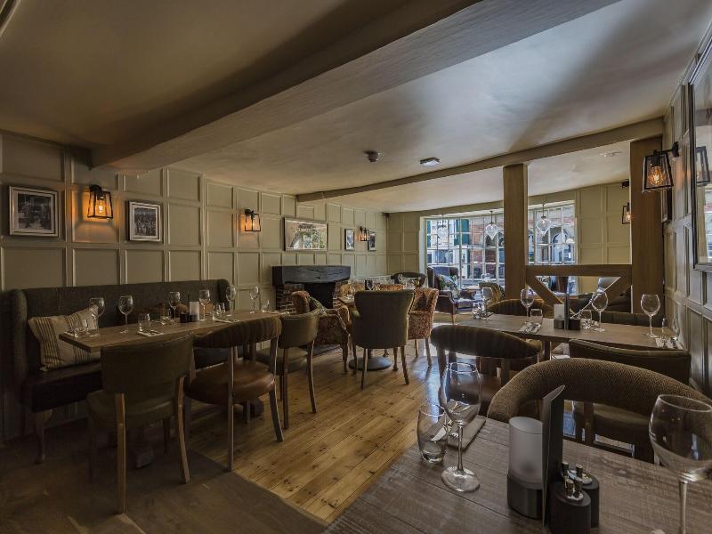 Three Swans Hotel image