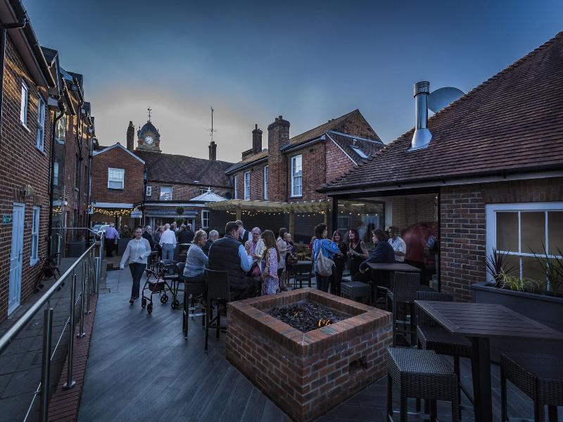 Three Swans Hotel image
