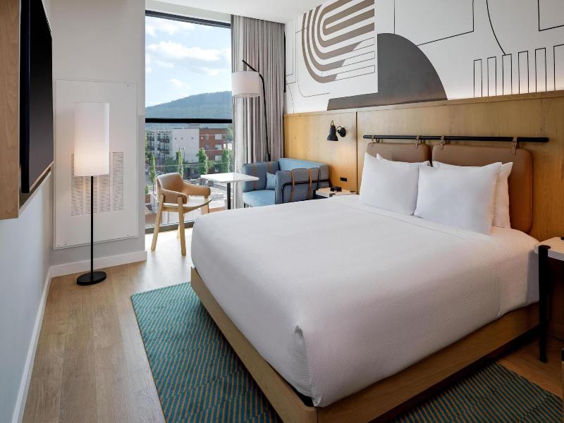 Caption By Hyatt Chattanooga Downtown image