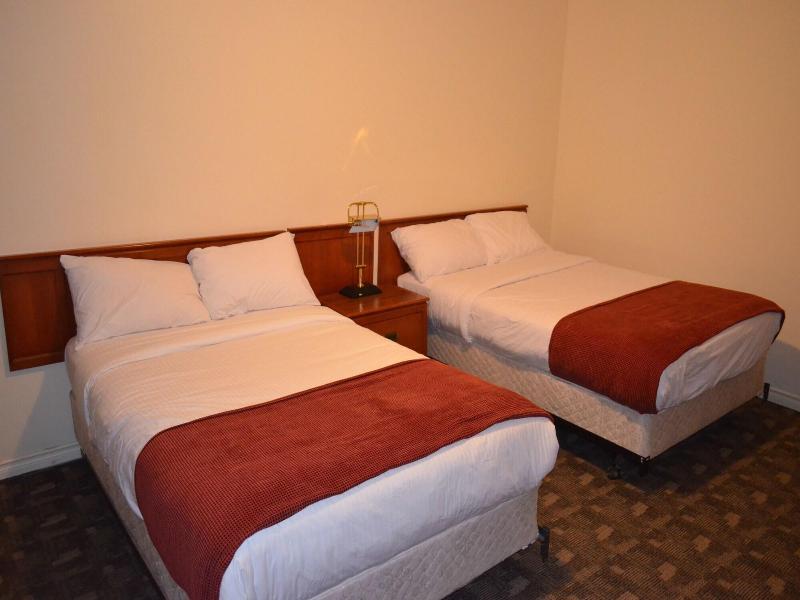 Two Hills Inn 3