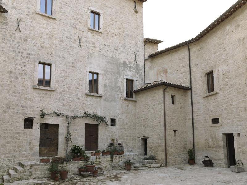 Castel Di Luco image