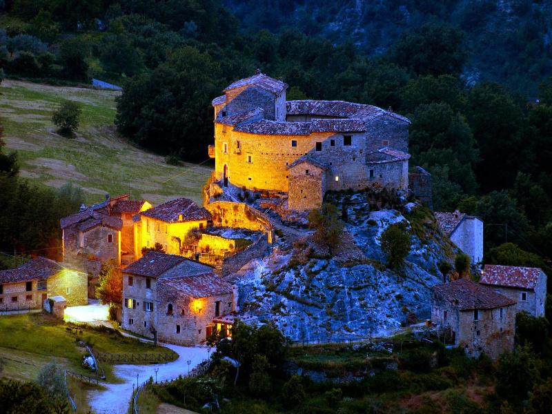 Castel Di Luco image