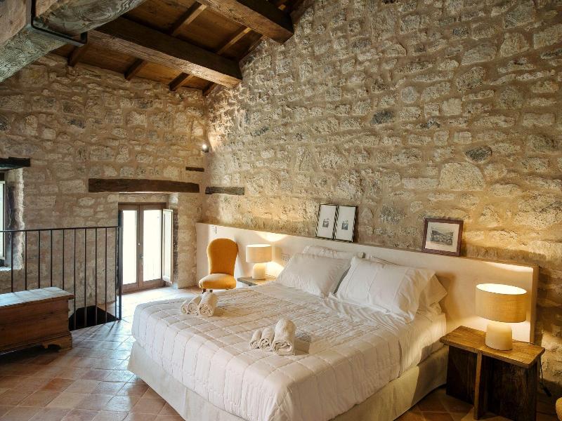 Castel Di Luco image