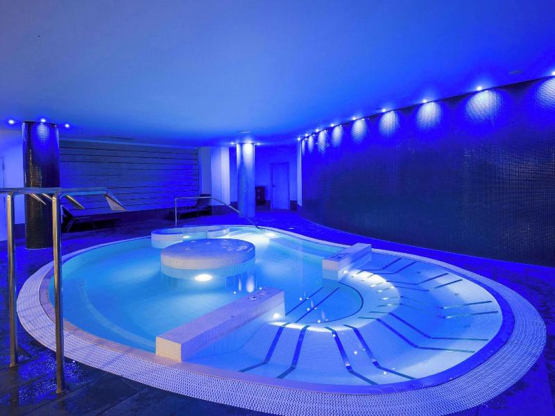 Radisson RED London Twickenham image